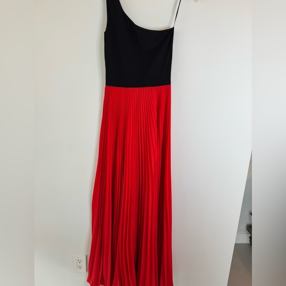 Alexis Two-Tone Designer Dress – Black & Red Pleated – Size Small